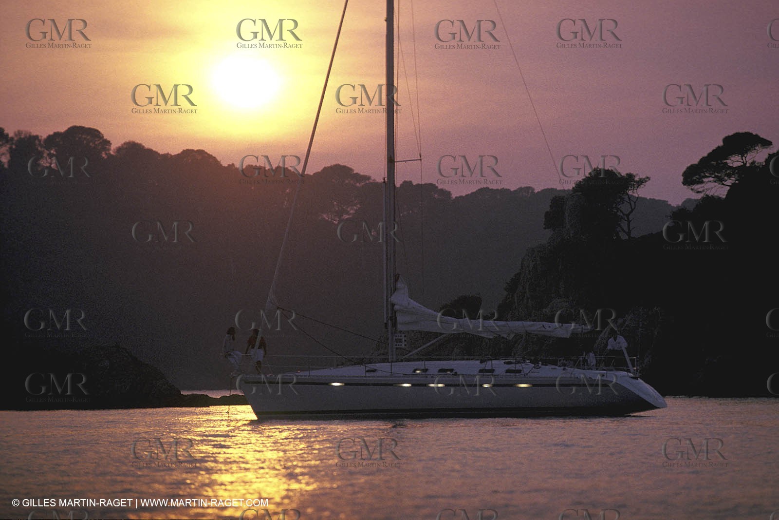 Cruising monohull mooring