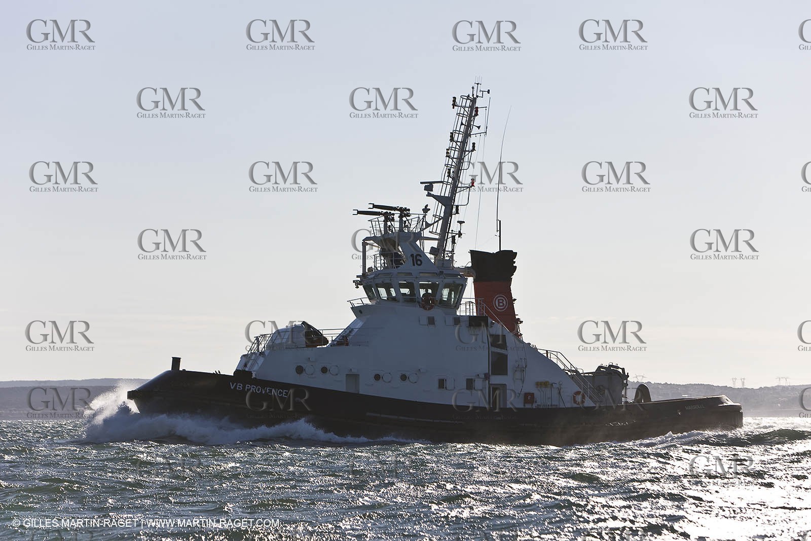 04 07 08 - Port Saint Louis du Rhône - L'Hydroptère à l' entrainement