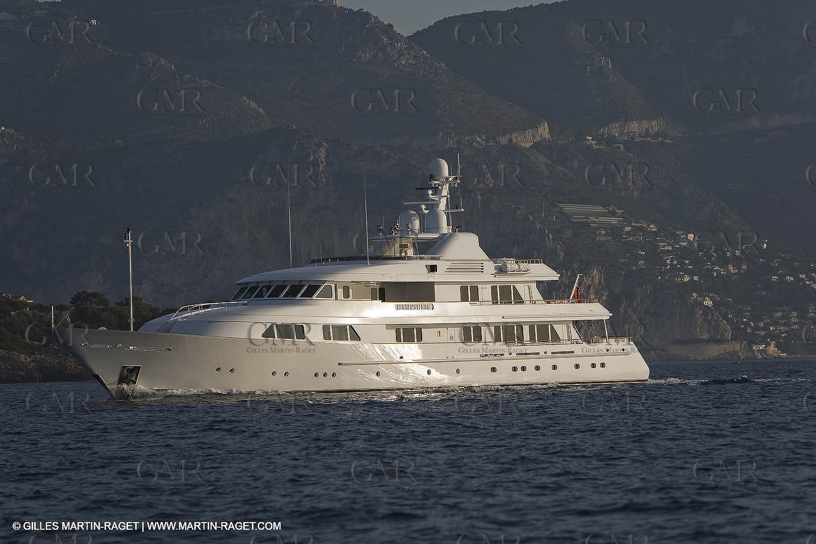 28 07 2007 - St Jean Cap Ferrat - SuperYachts - Motor Yachts - Hampshire