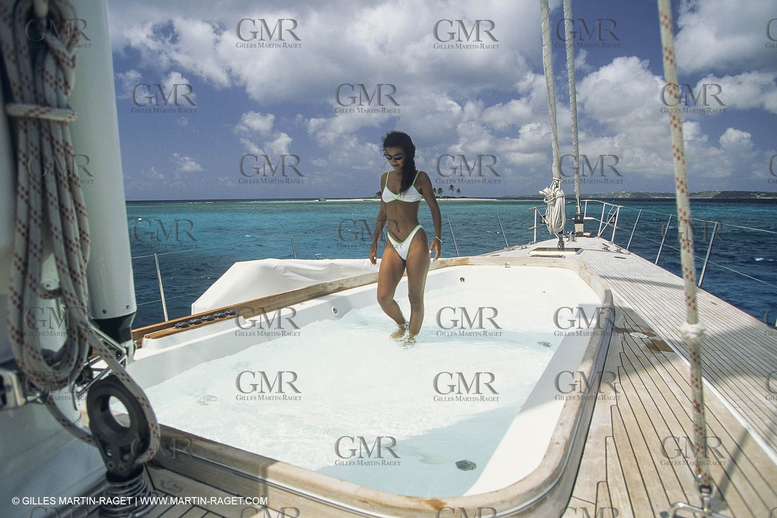 Voile, croisière, personnages, femmes