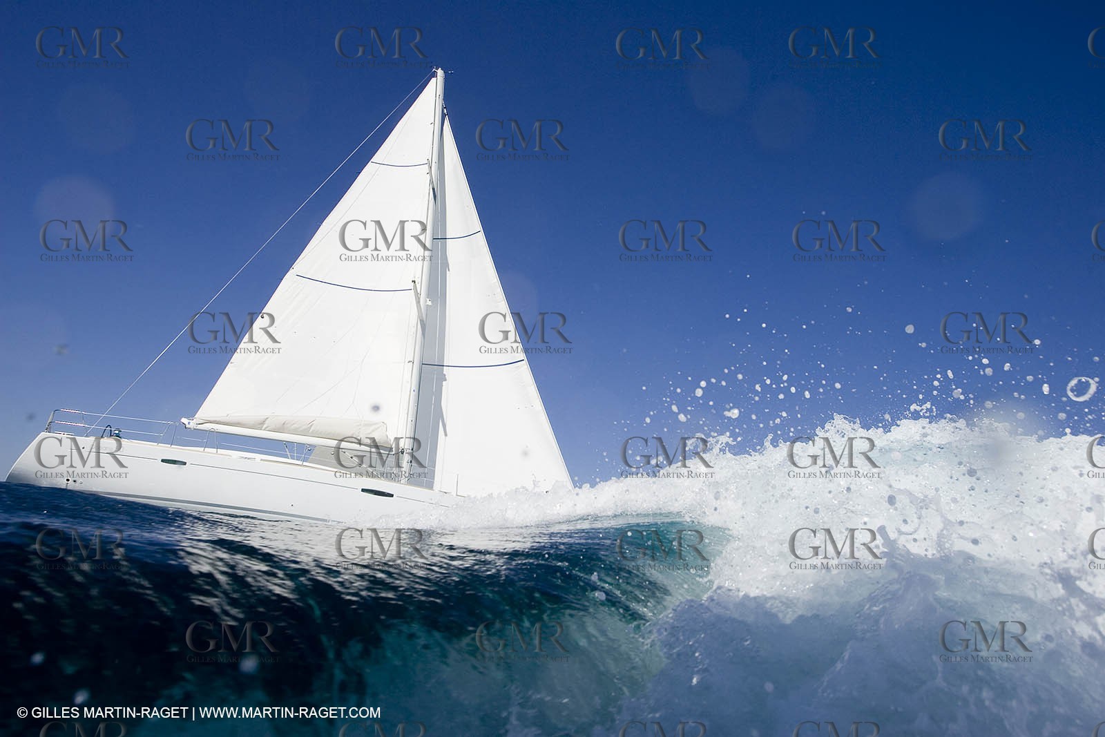 Crusing monohull sailing