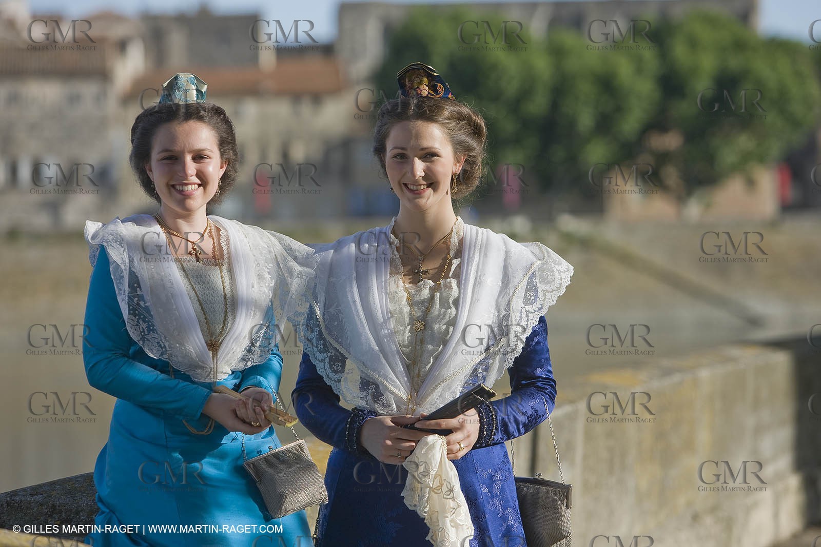 17 juin 2008-  Arles (Fra,13) - Deux reines d'Arles, Caroline Serre et Nathalie Chay