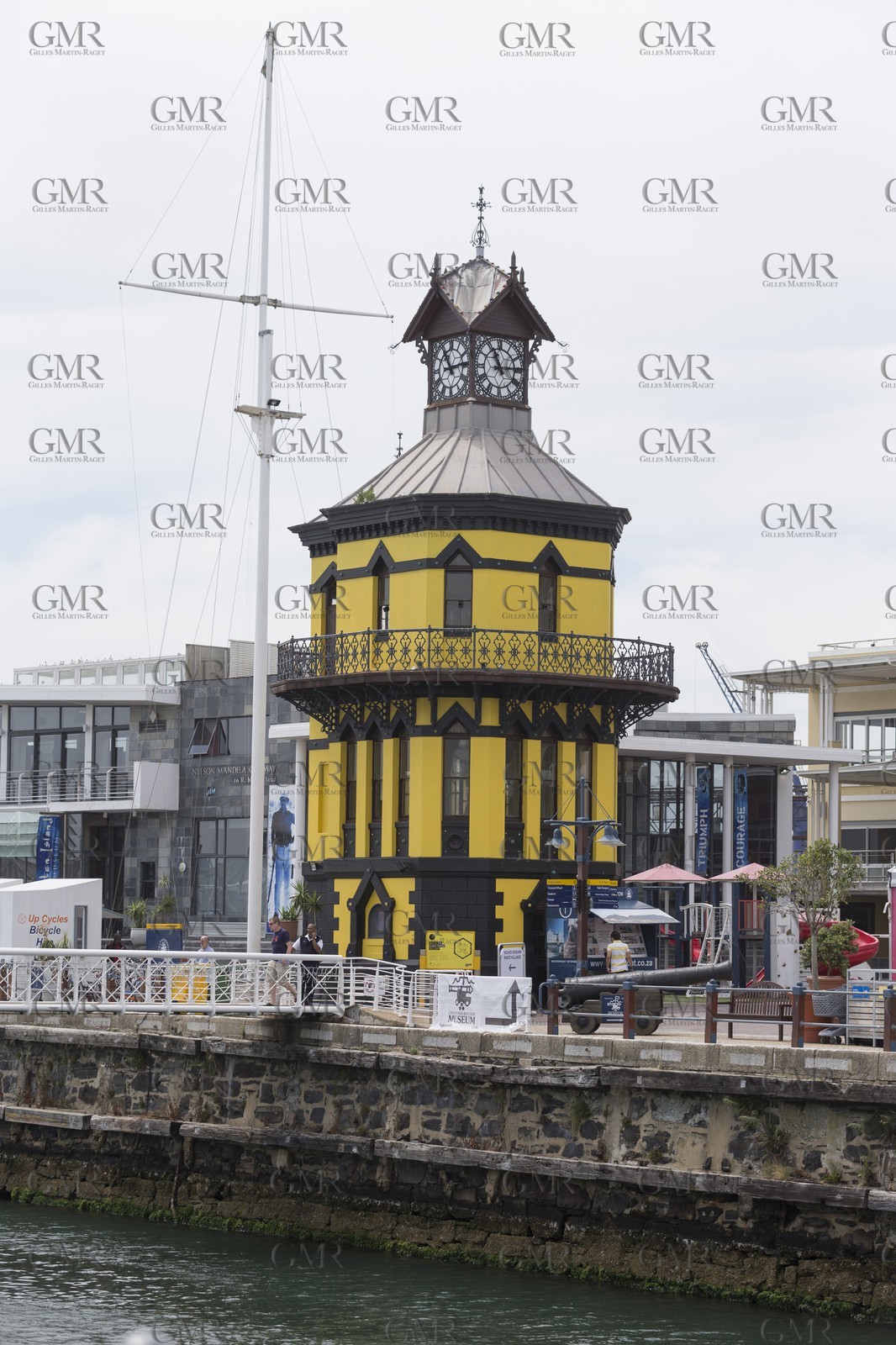 08 11 2014, Capetown (ZAF), Volvo Ocean Race 2014-15, Team Alvimedica, Nursing the boat