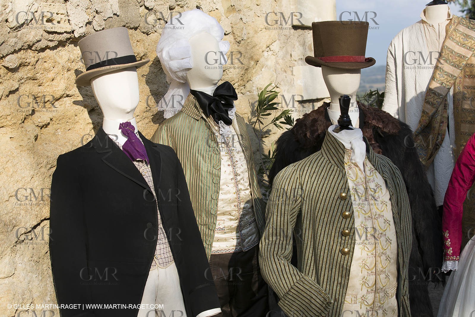 31 10 2013 - Ansouis (FRA,84) - Chateau d'Ansouis - Costumes de l'exposition Habits d'hommes