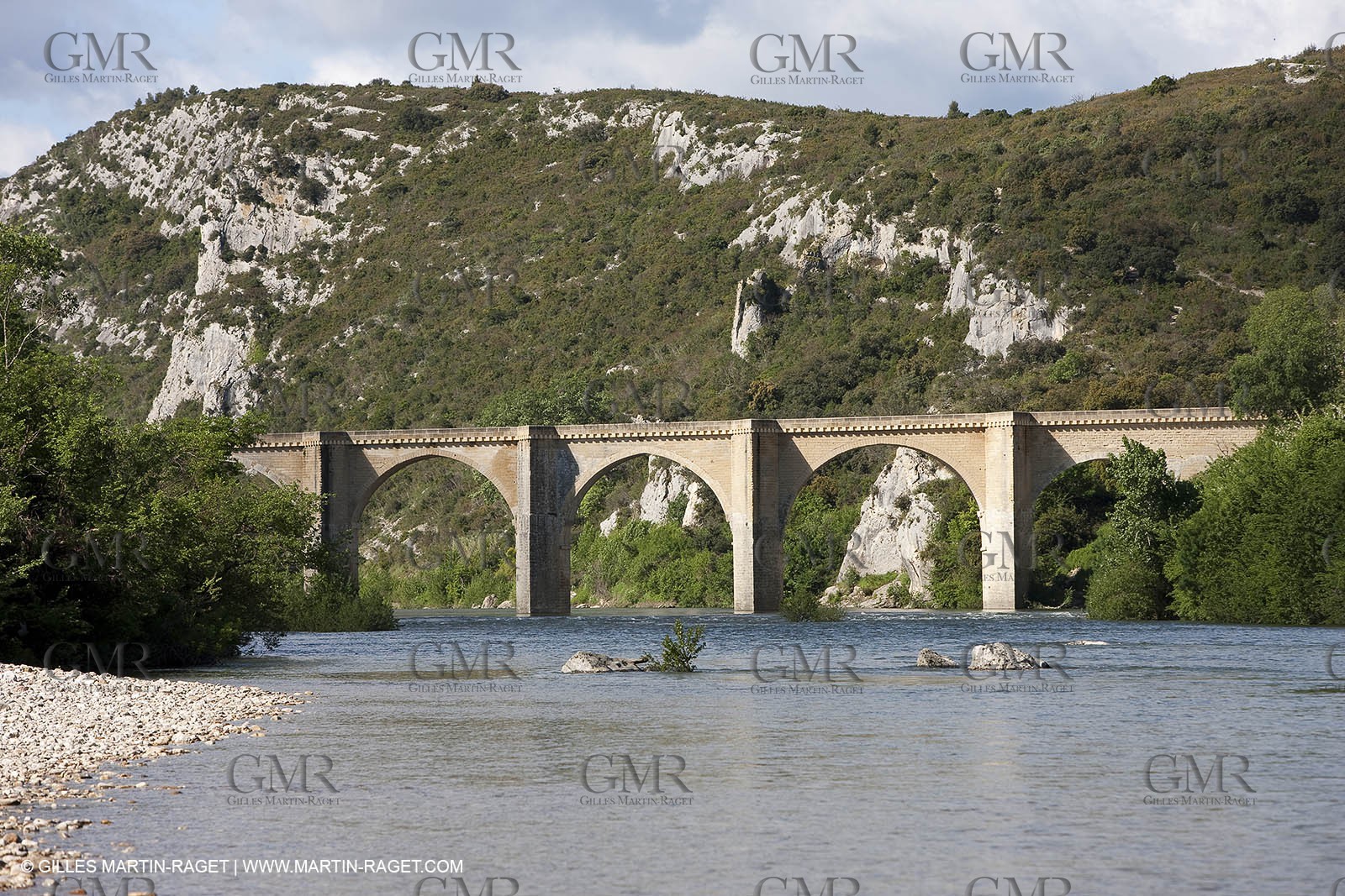 28 04 2009 - Ste Anastasie (FRA, 30) - Atlas Nîmes Métropole -  2009 campaign - Saint Nicolas bridge