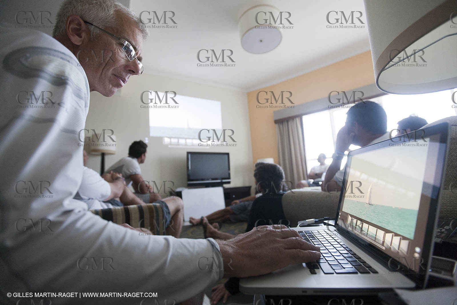 16 11 2010 - Dubai (UAE) - Dubai Louis Vuitton Trophy -  BMW ORACLE Racing - pre race meeting