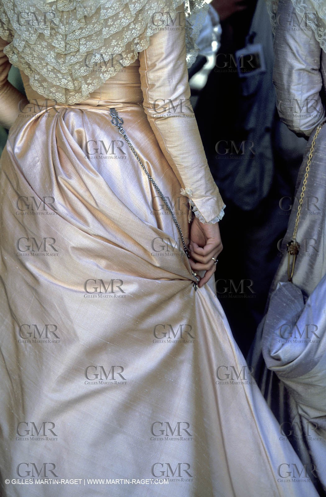 Women of Arles in traditional costume
