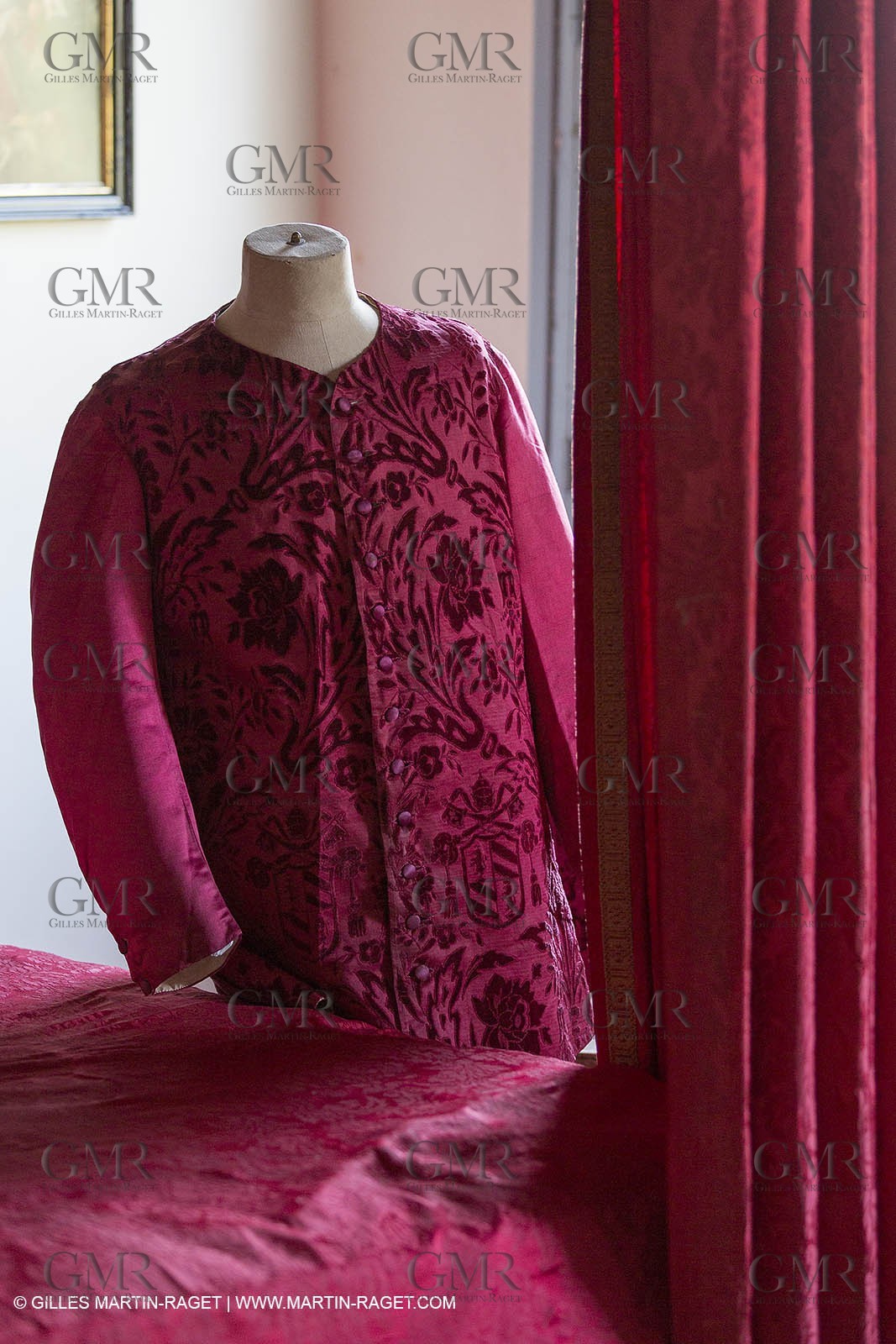 31 10 2013 - Ansouis (FRA,84) - Ansouis castle - Costumes of the exhibit Men costumes