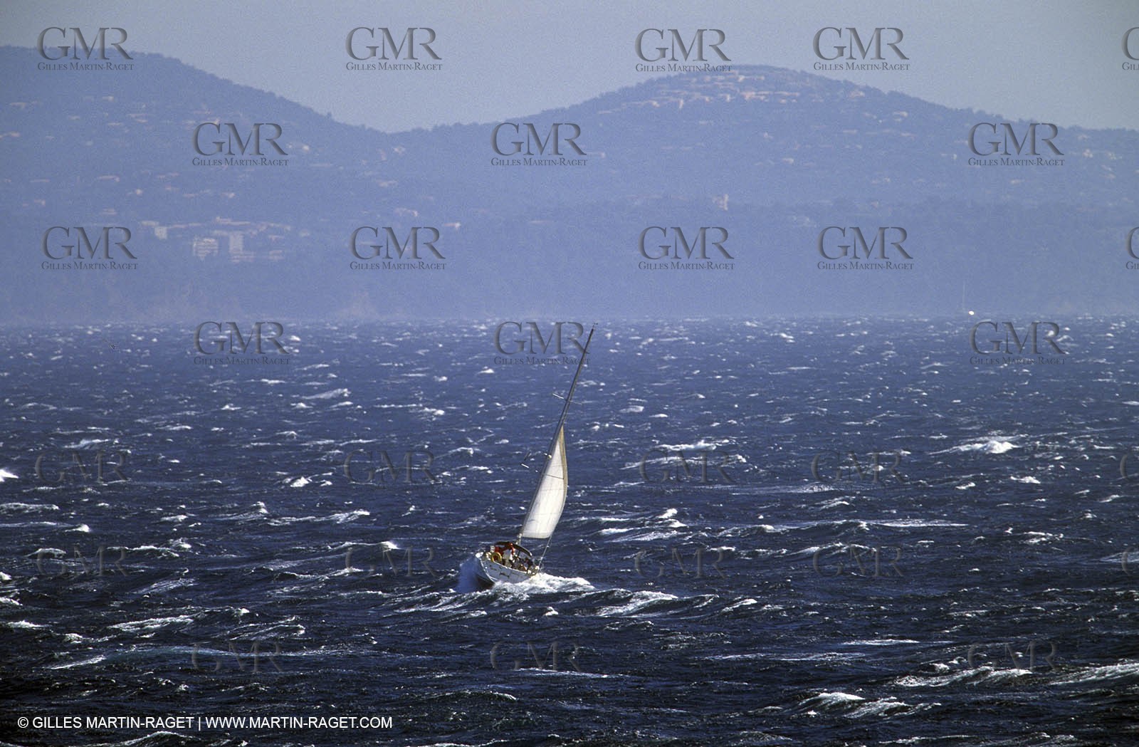 Crusing monohull sailing
