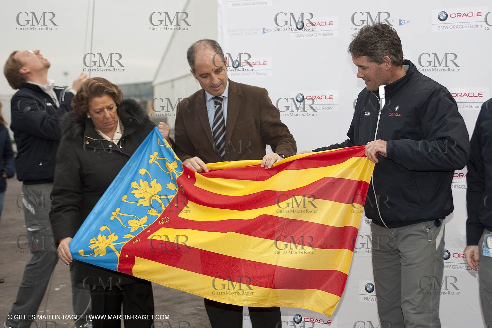 19 01 2010 - Valencia (ESP) - 33rd America's Cup - BMW ORACLE Racing - Francisco Camps (Generaliat Valenciana president) and Rita Barbeira (Valencia mayoress) visit