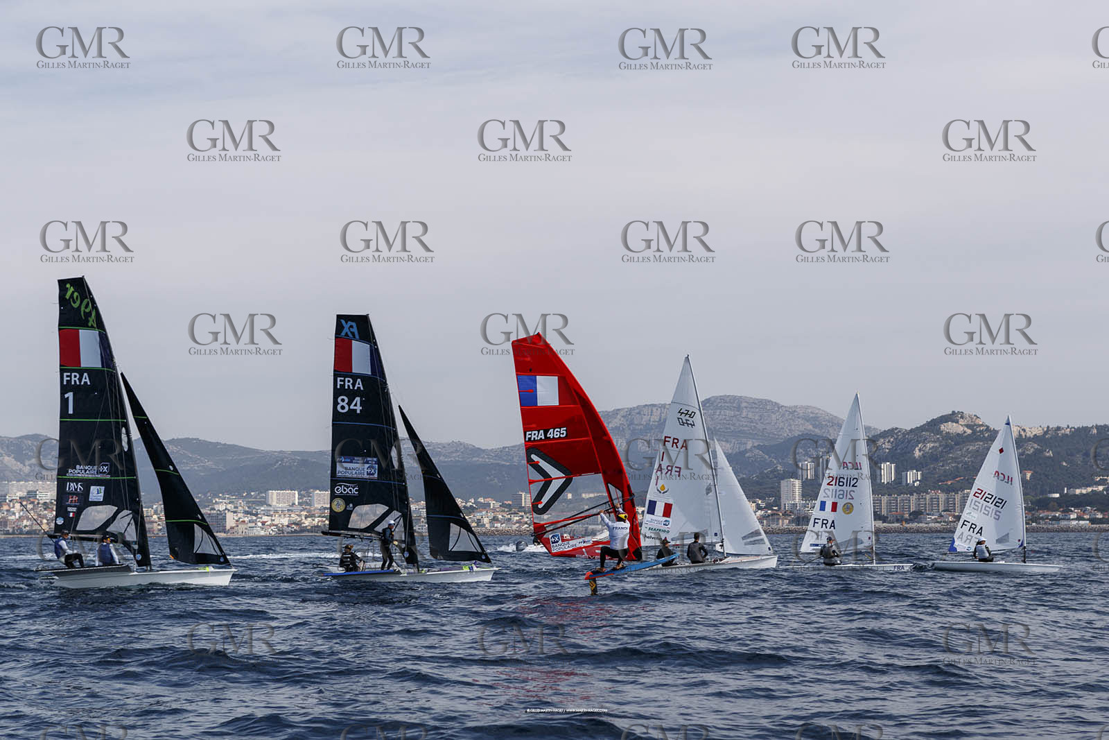15 04 2024, Marseille (FRA), présentation des sélectionnés olympiques français en voile pour les Jeux Olympiques de Paris 2024.  Alex Mazella (Kite hommes - Formula Kite); Laurianne Nolot (Kite femmes - Formula Kite); Nicolas Goyard (Planche à voile hommes - iQFoil); Hélène Noesmoen (Planche à voile femmes- iQFoil); Camille Lecointre-Jeremie Mion (dériveur double mixte - 470); Louise Cervera (Dériveur femmes - ILCA 6); Jean-Baptiste Bernaz (Dériveur hommes - ILCA 7); Tim Mourniac - Lou Berthomieu (Multicoque mixte - Nacra 17); Clément Péquin - Erwan Fischer (Skiff hommes - 49er); Sarah Steyaert-Charline Picon (Skiff femmes - 49er FX).