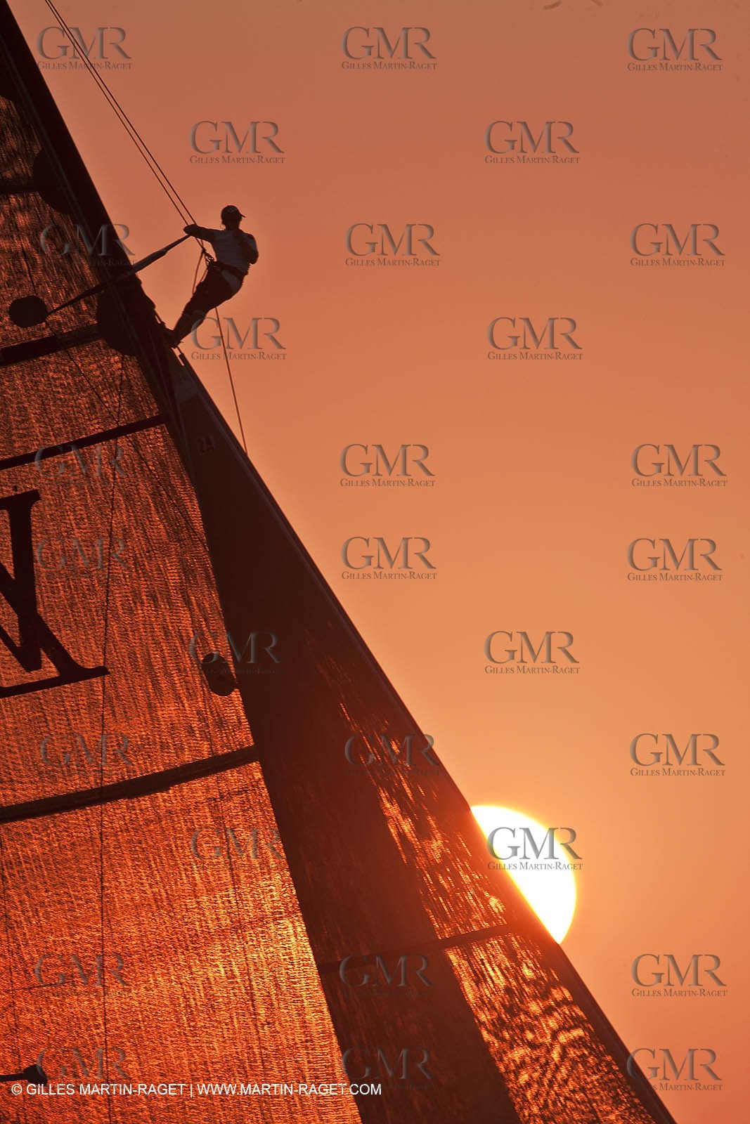 21 11 2010 - Dubai (UAE) - Dubai Louis Vuitton Trophy -  Round 2 - BMW ORACLE Racing