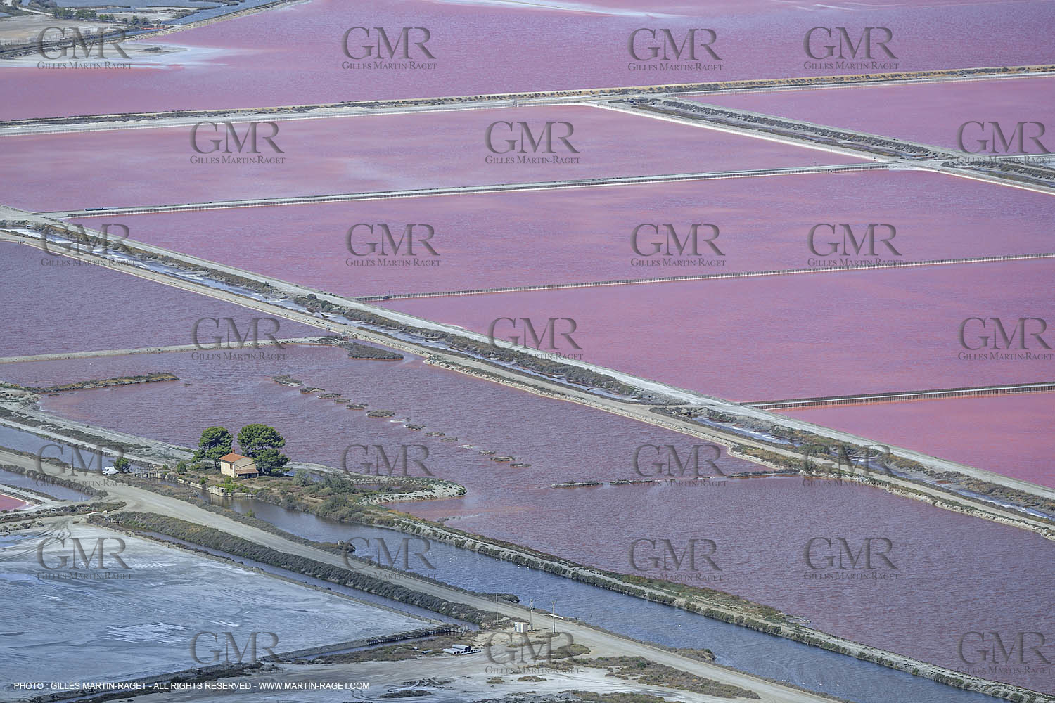Marais salants à Aigues Mortes