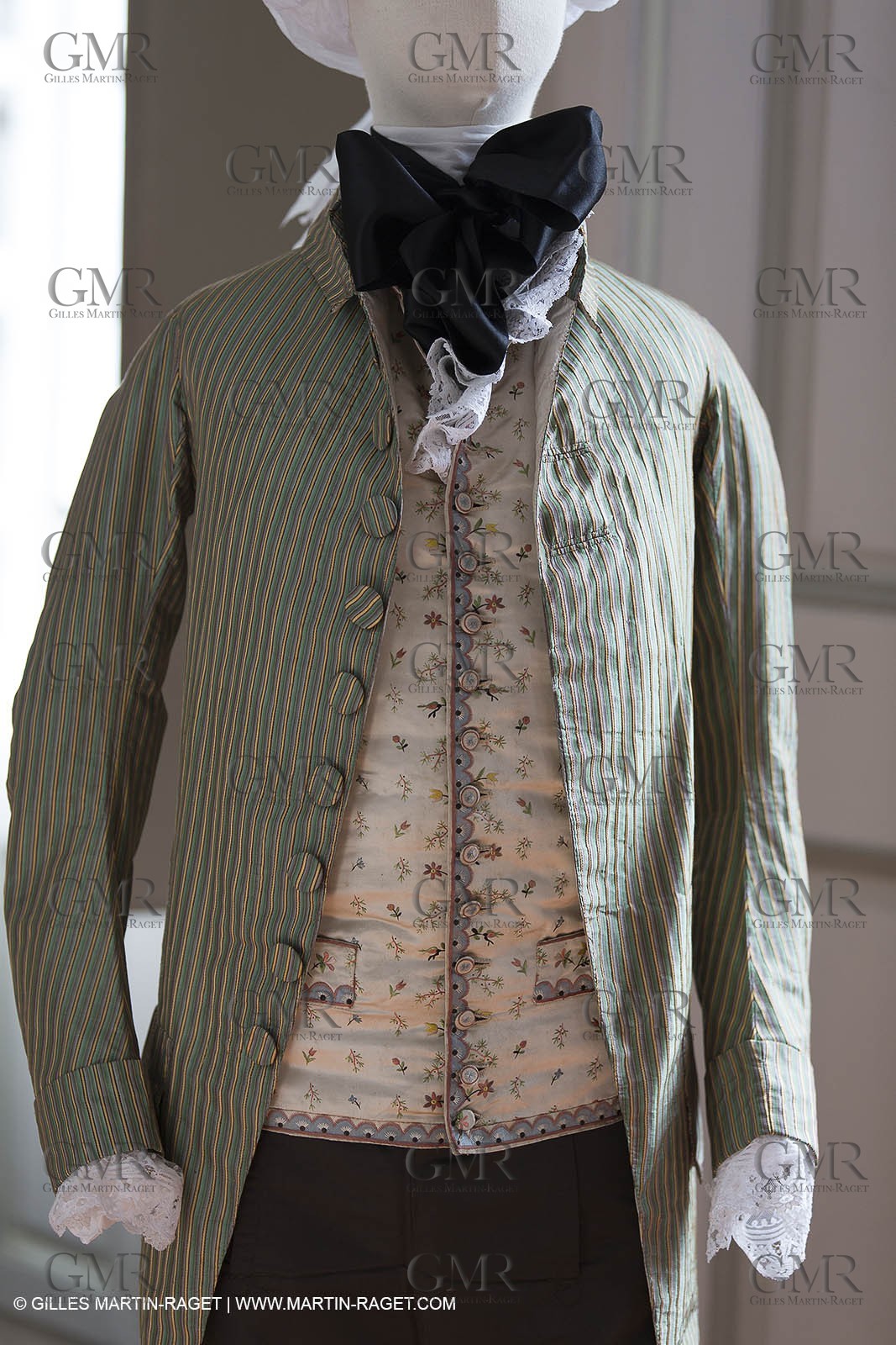 31 10 2013 - Ansouis (FRA,84) - Ansouis castle - Costumes of the exhibit Men costumes