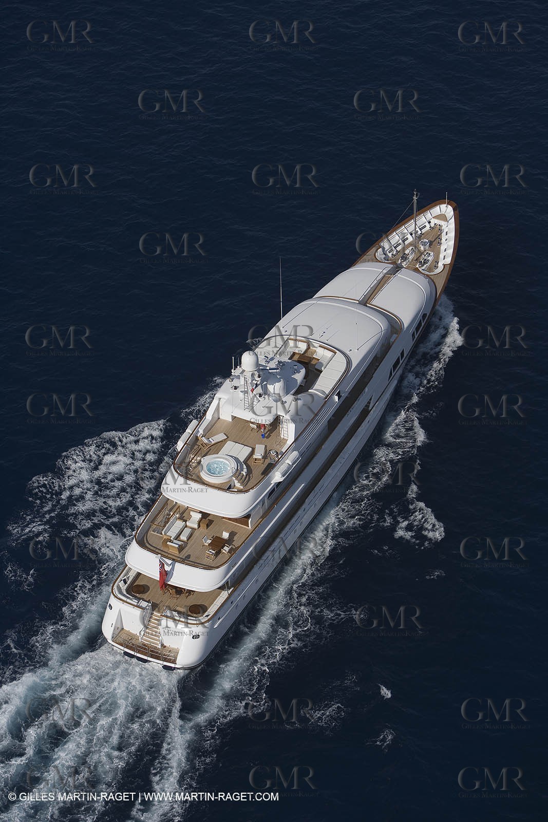 28 07 2007 - St Jean Cap Ferrat - SuperYachts - Motor Yachts - Hampshire