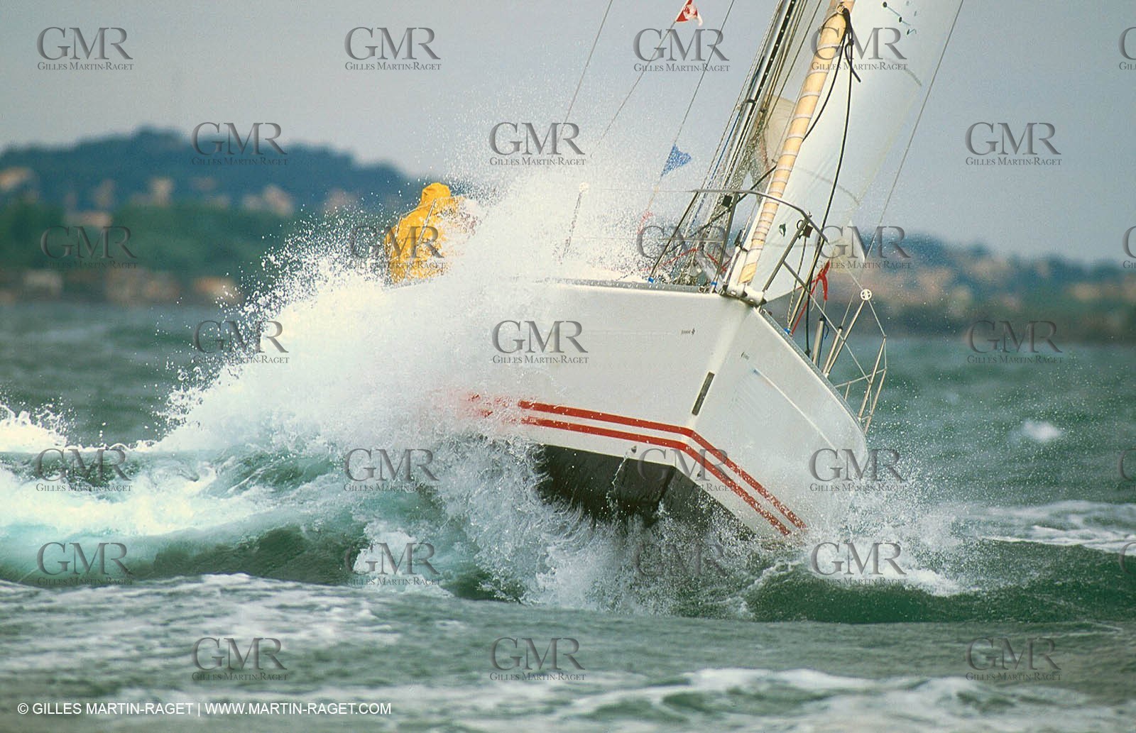 Crusing monohull sailing