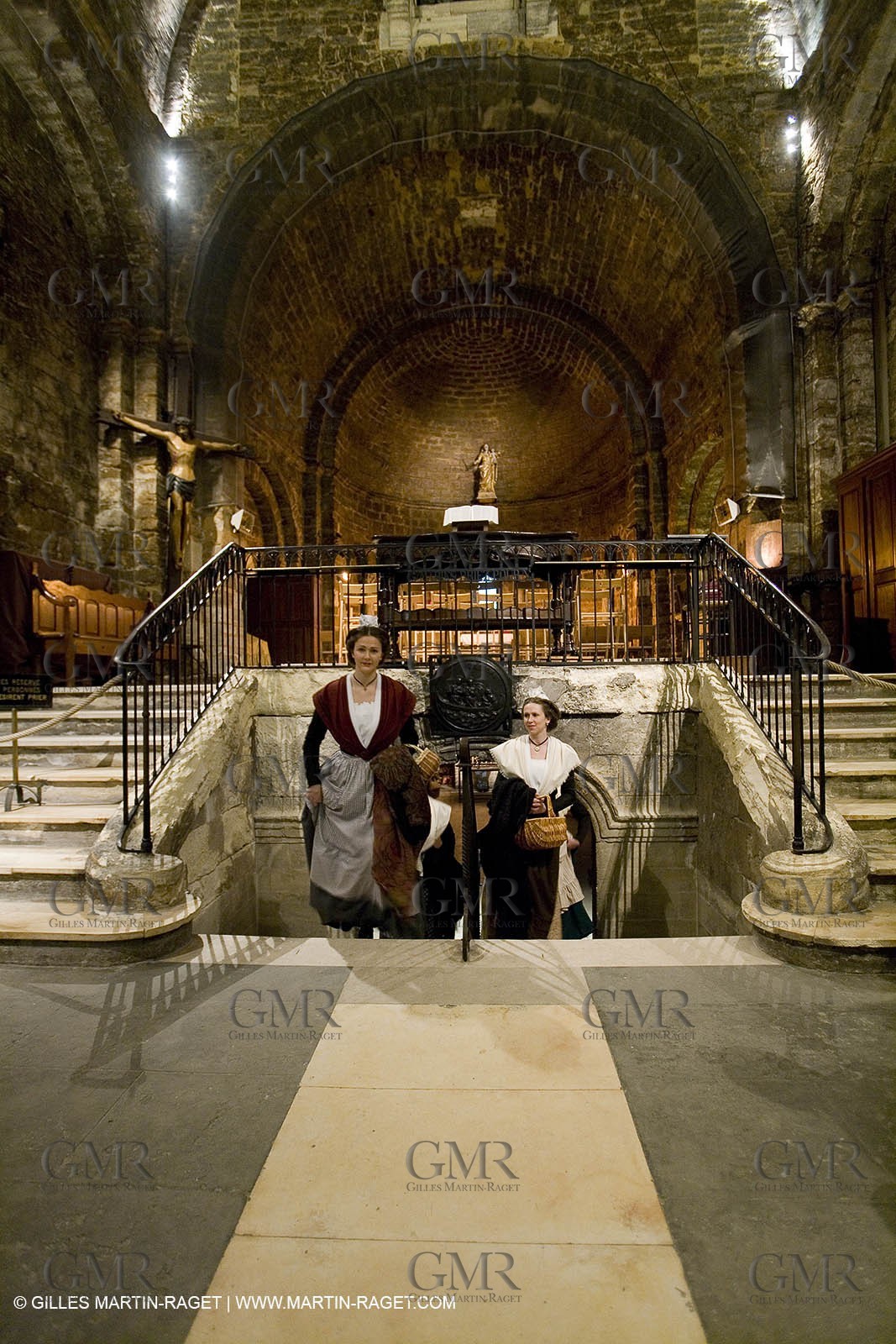 24 02 2007 - Les Saintes Maries de la mer (Fra, 13) - Reine d'Arles et ses demoiselles d'honneur en Camargue