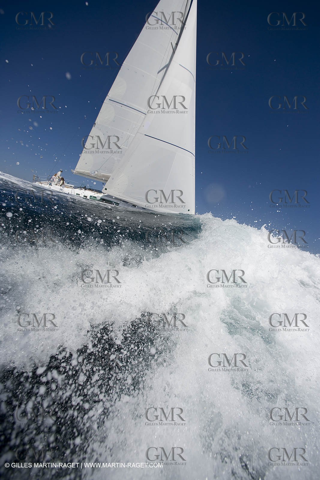 Crusing monohull sailing