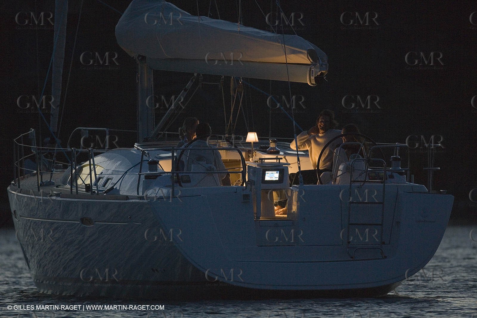 Monocoque de croisiere au mouillage