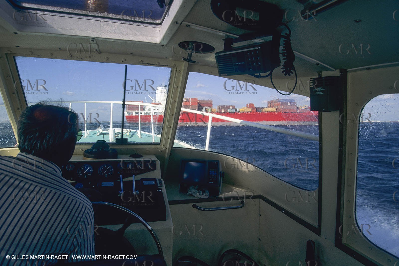 Monde maritime, opérations porturaires, ports, manoeuvres, marine world, harbour operations, maritime shipping,