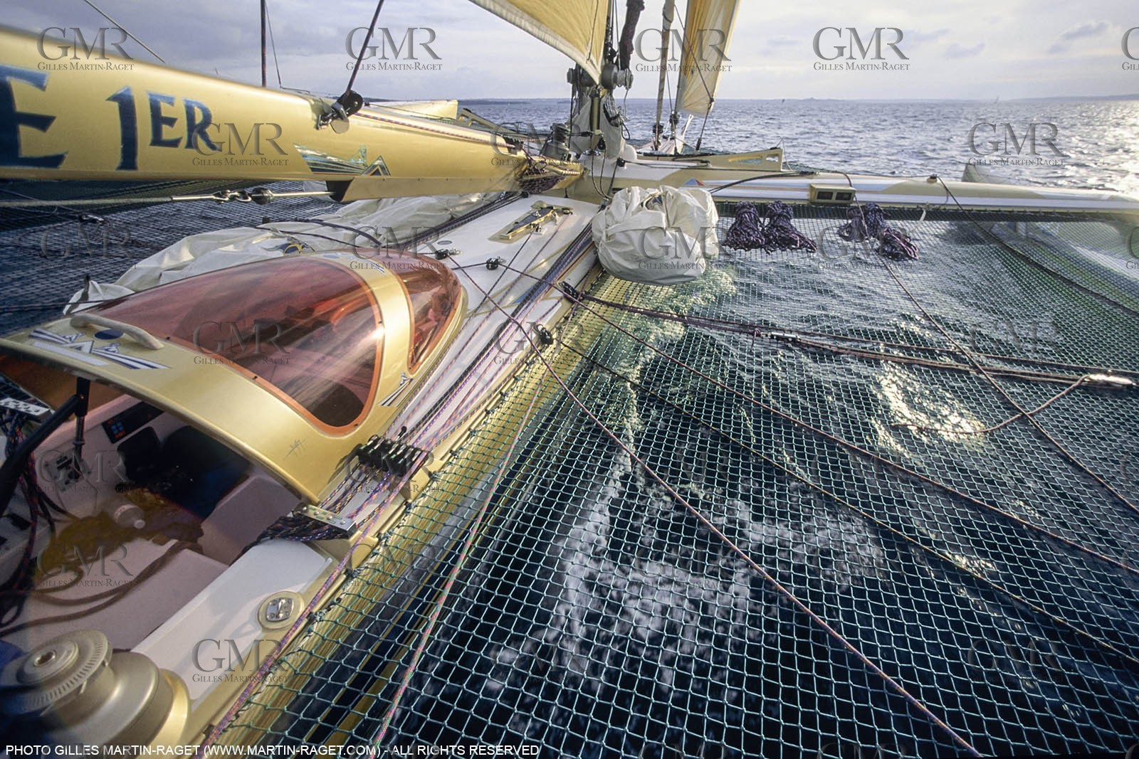 Novembre 1990, Pointe a Pitre (Guadeloupe) Arrivee victorieuse de Florence Arthaud (Groupe Pierre 1er) dans la Route du Rhum