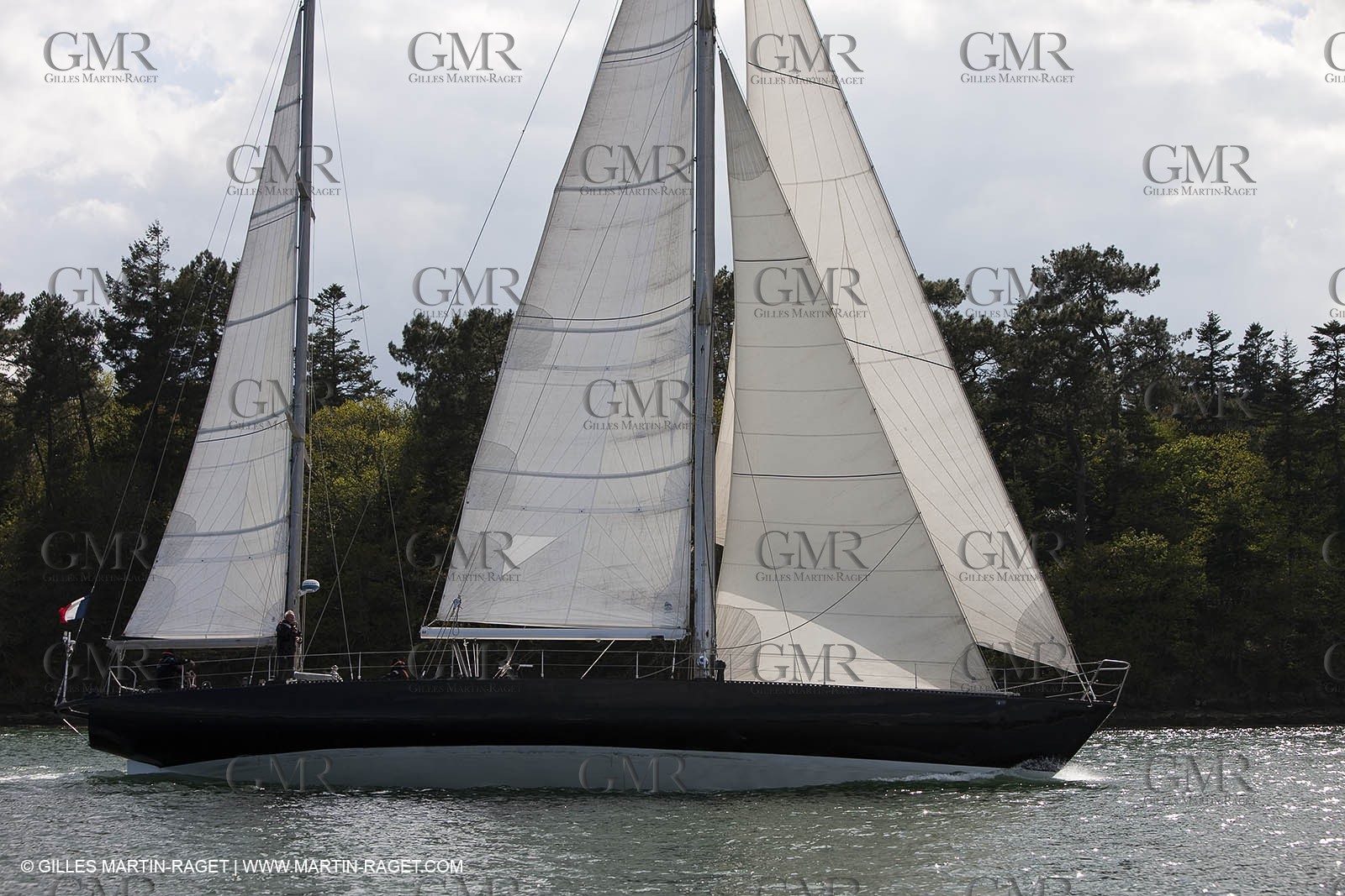19 05 2010- Benodet (FRA,56)  -  Pen Duick VI  sailing in Odet river
