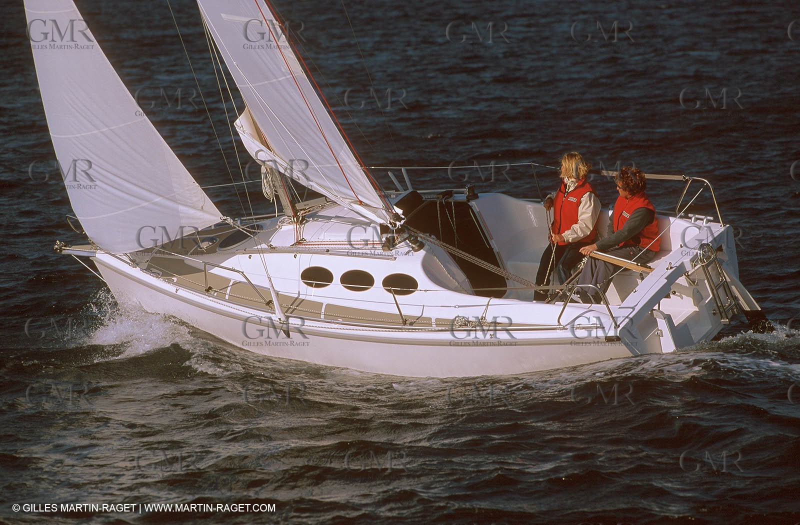 Crusing monohull sailing