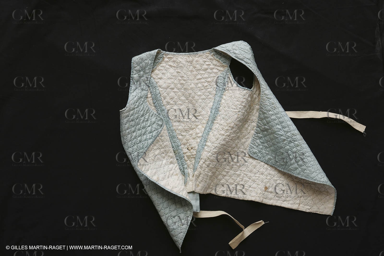 May 2004 - La Tour d'Aigues (FRA, 84) - Old costumes for women of the South exhibition