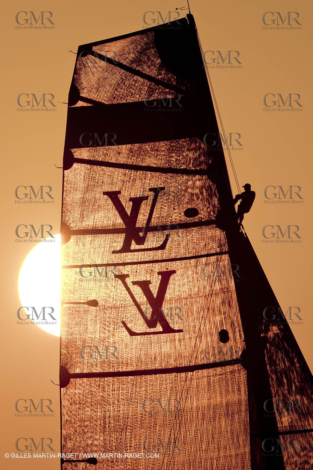 25 11 2010 - Dubai (UAE) - Dubai Louis Vuitton Trophy -  BMW ORACLE Racing - Fleet races