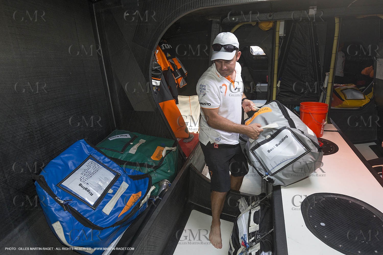 10 10 2014, Alicante (ESP), Volvo Ocean Race 2014-15, Team Alvimedica, final loading