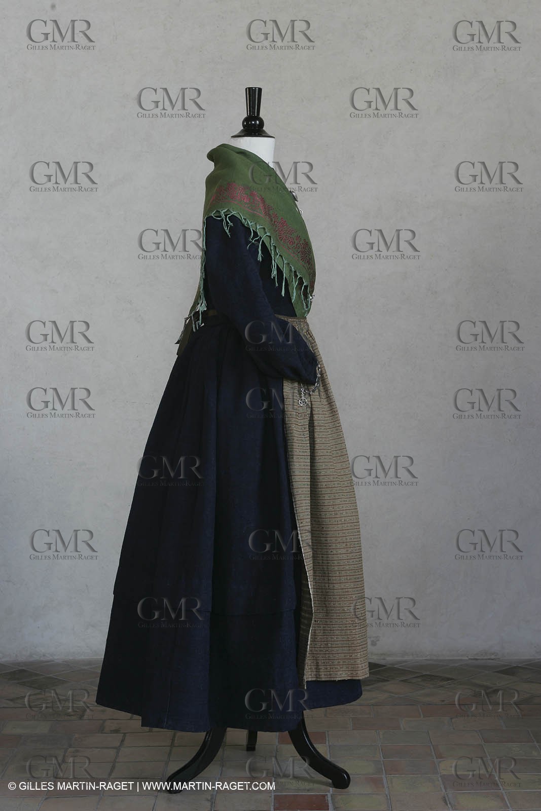 May 2004 - La Tour d'Aigues (FRA, 84) - Old costumes for women of the South exhibition