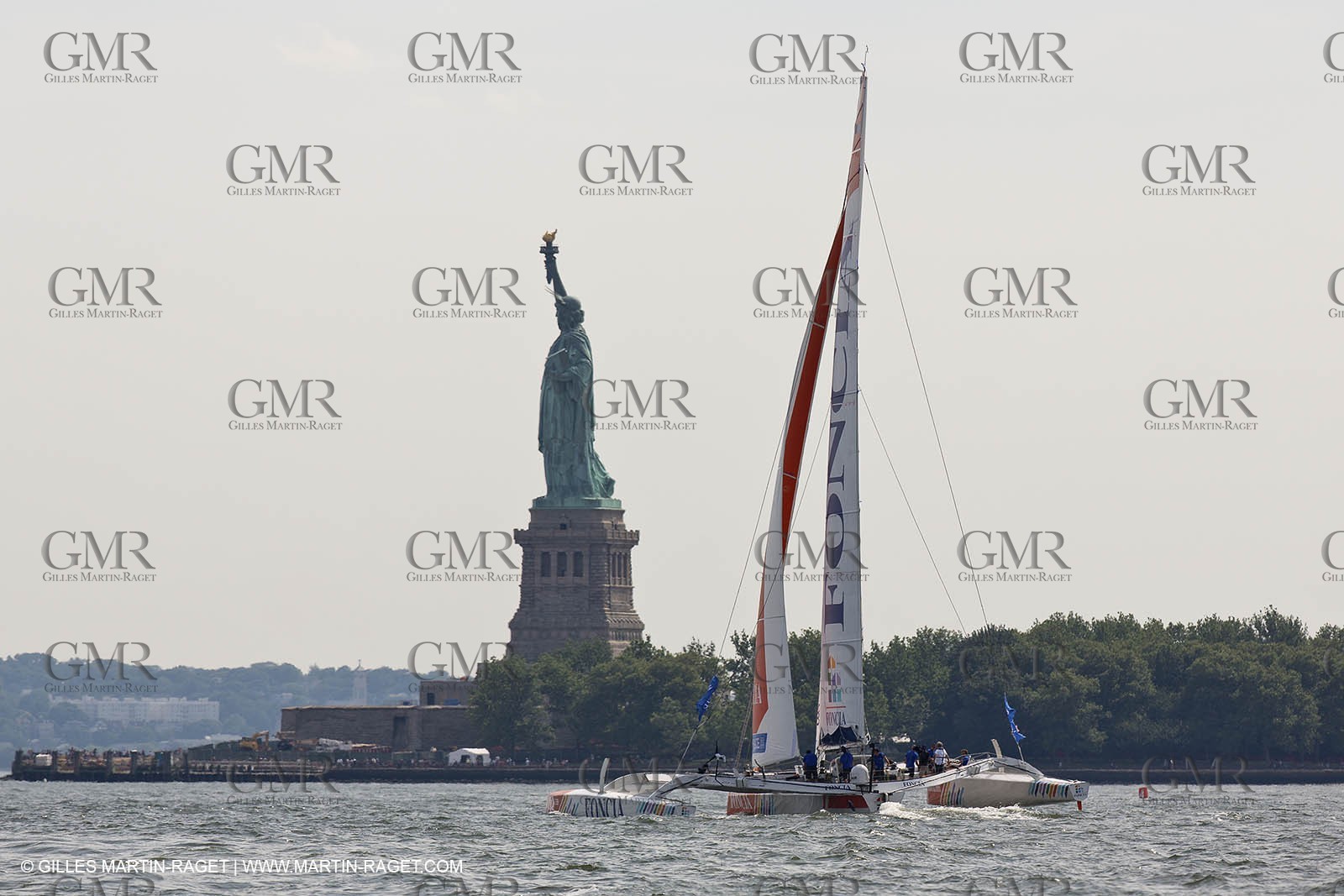 05 07 2012 - New York (USA) - Ocean Krys Race - Speed runs in fornt of NY city