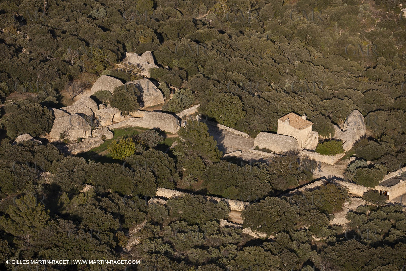 France, Provence, Luberon, Gordes, Village des Bories