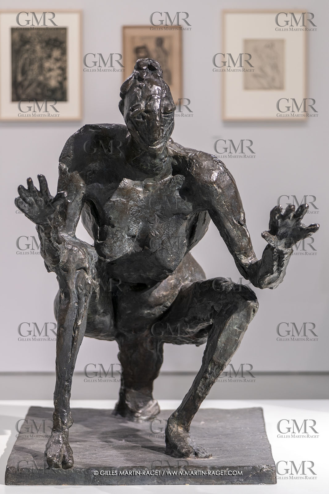 30 10 2023, Montpellier (FRA), oeuvre de Germaine Richier, Exposition Centre Pompidou - Musée Fabre 2023, La Sauterelle, grande, 1955-1956, Bronze patiné foncé, épreuve d'exposition, Fondeur : Susse, Paris, 137 x 99 x 176 cm, Collection particulière