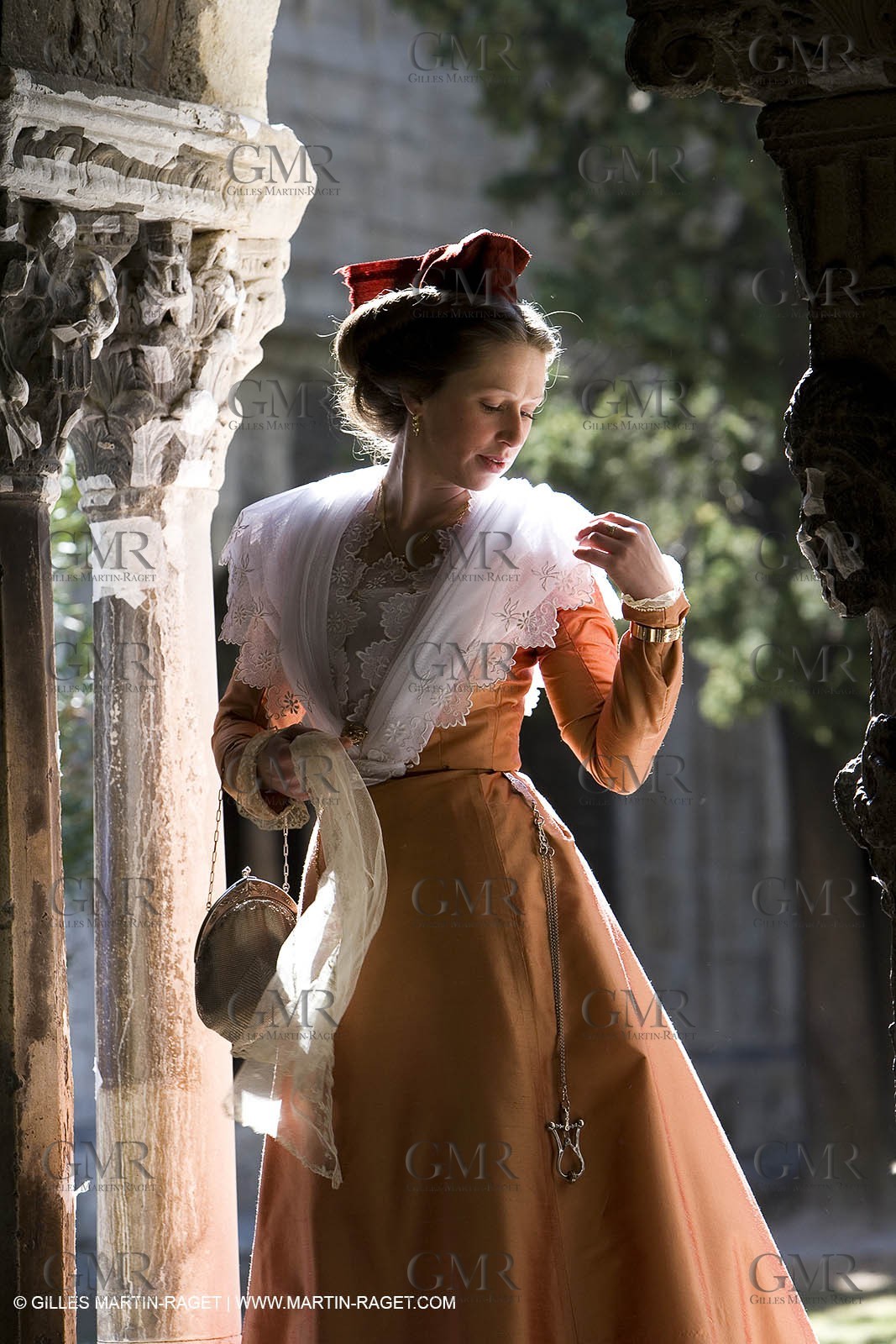 10 03 2007- Arles (FRA, 13) - Queen of arles and her assistants