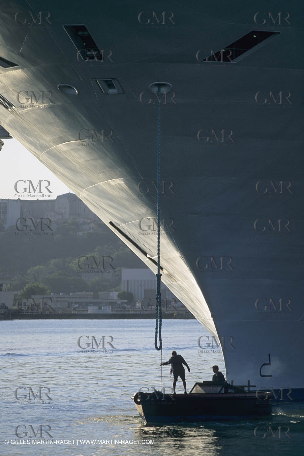 Monde maritime, opérations porturaires, ports, manoeuvres, marine world, harbour operations, maritime shipping,