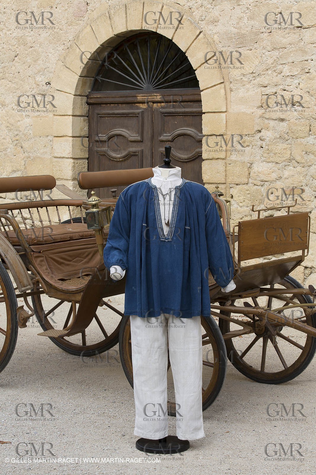 31 10 2013 - Ansouis (FRA,84) - Ansouis castle - Costumes of the exhibit Men costumes