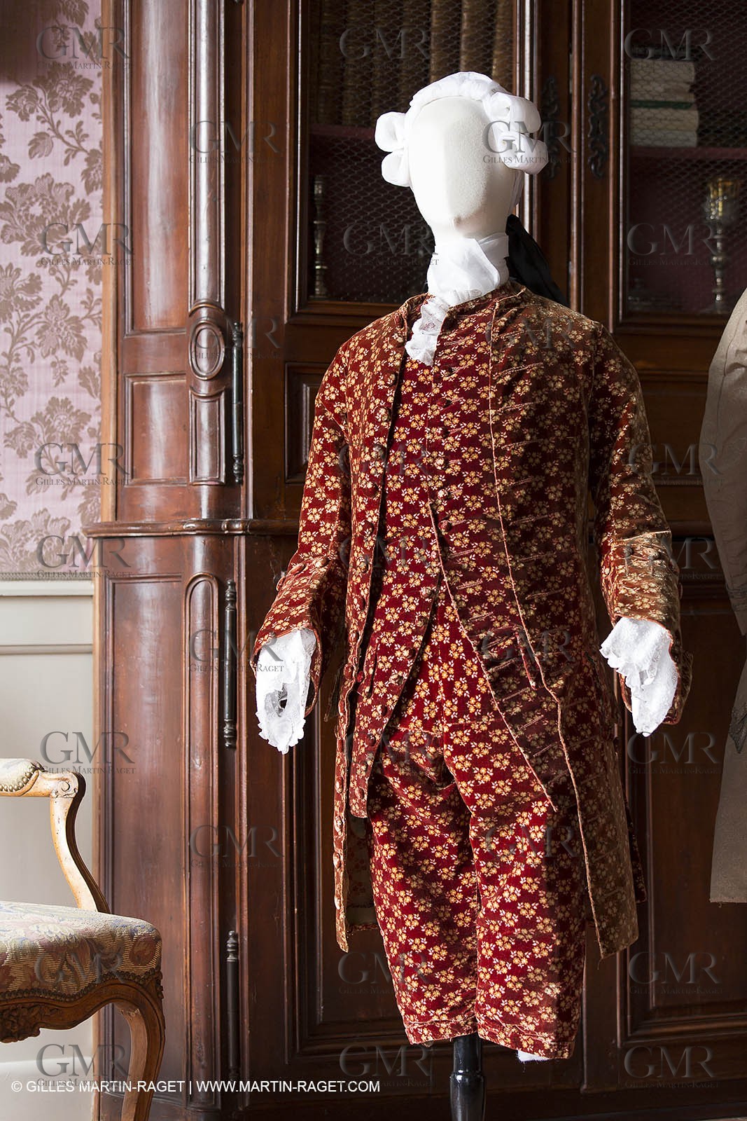 31 10 2013 - Ansouis (FRA,84) - Ansouis castle - Costumes of the exhibit Men costumes