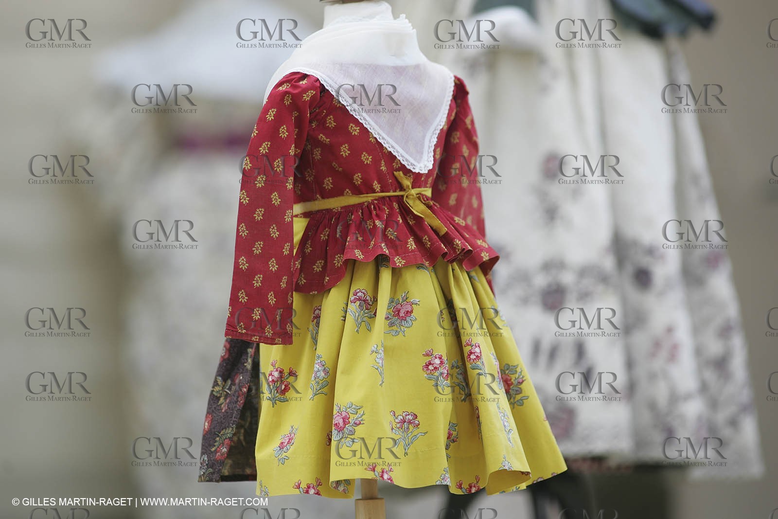 May 2004 - La Tour d'Aigues (FRA, 84) - Old costumes for women of the South exhibition
