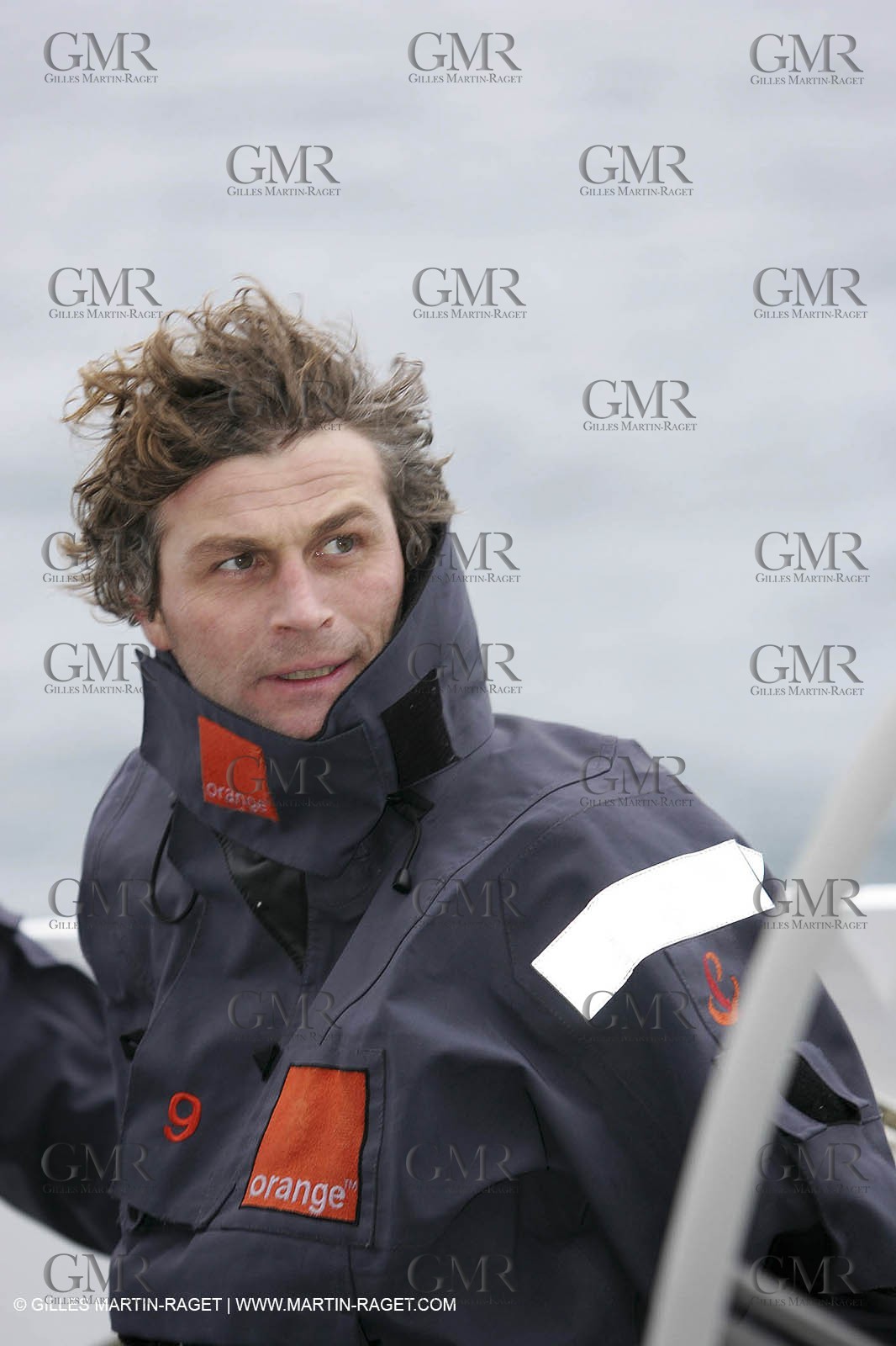 Trophée Jules Verne - Lorient - 30 12 04 - Orange II - Entraînement - A bord - Bernard Stamm