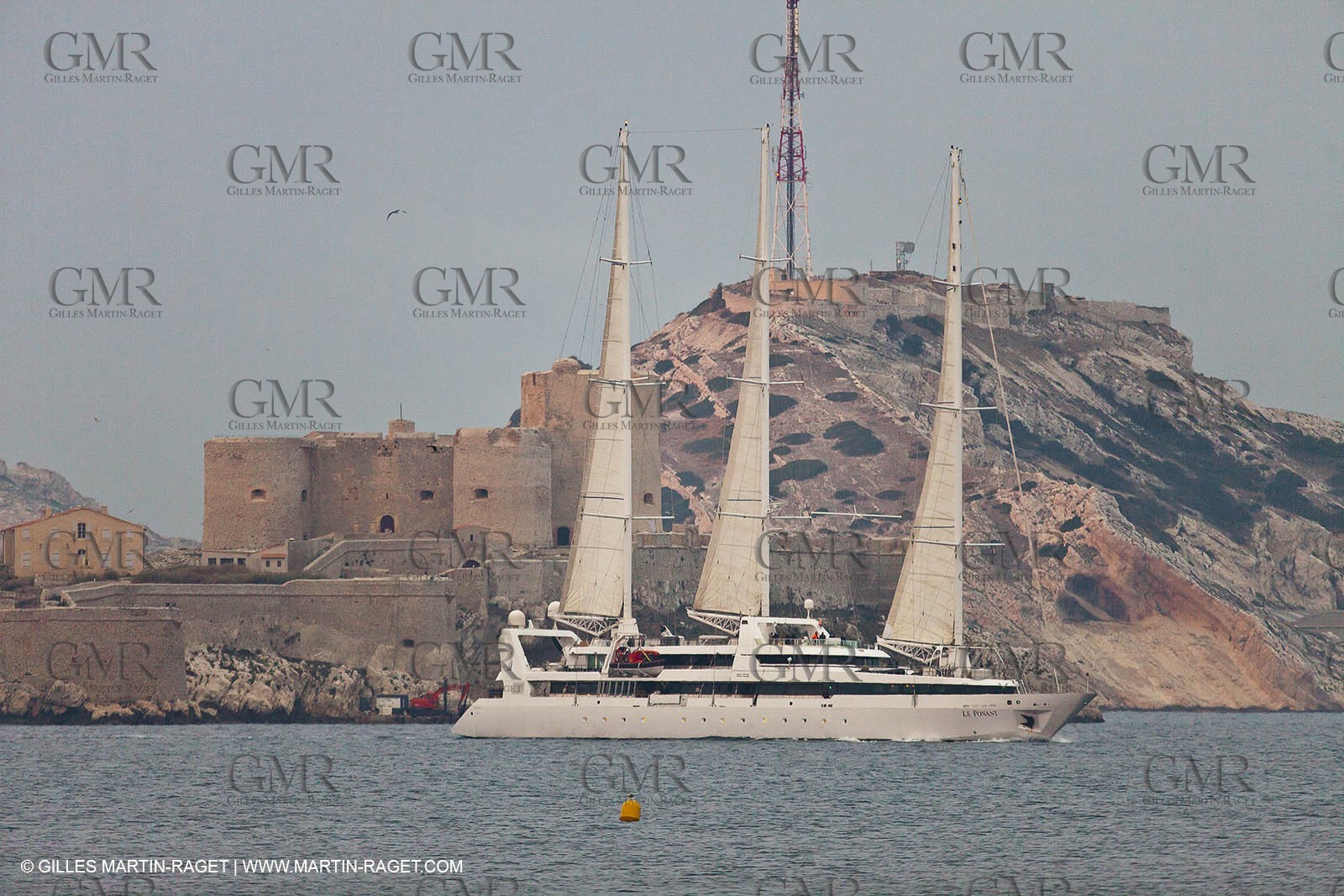 23 10 2010 - Marseille (FRA,13) - Le Ponant - Arrival in Marseille and entrance in the historical port