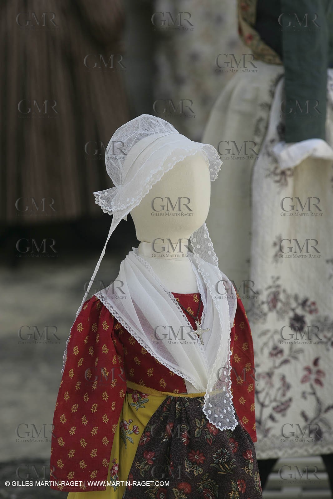 May 2004 - La Tour d'Aigues (FRA, 84) - Old costumes for women of the South exhibition