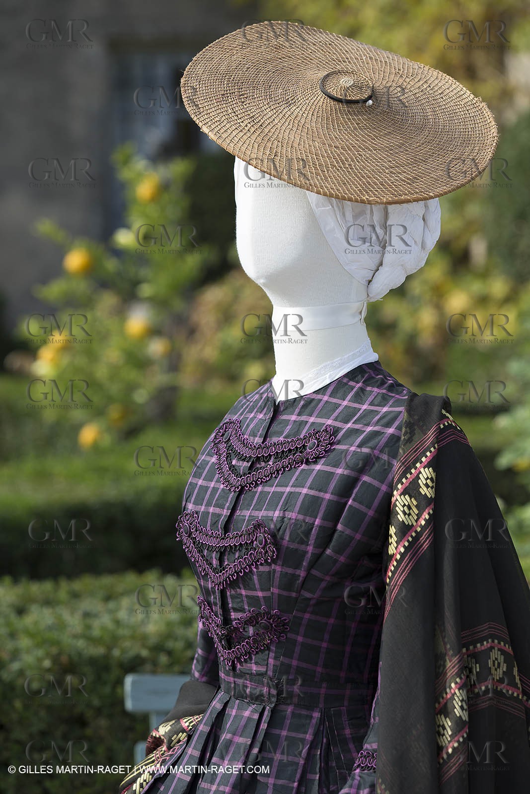 31 10 2013 - Ansouis (FRA,84) - Ansouis castle - Costumes of the exhibit Men costumes