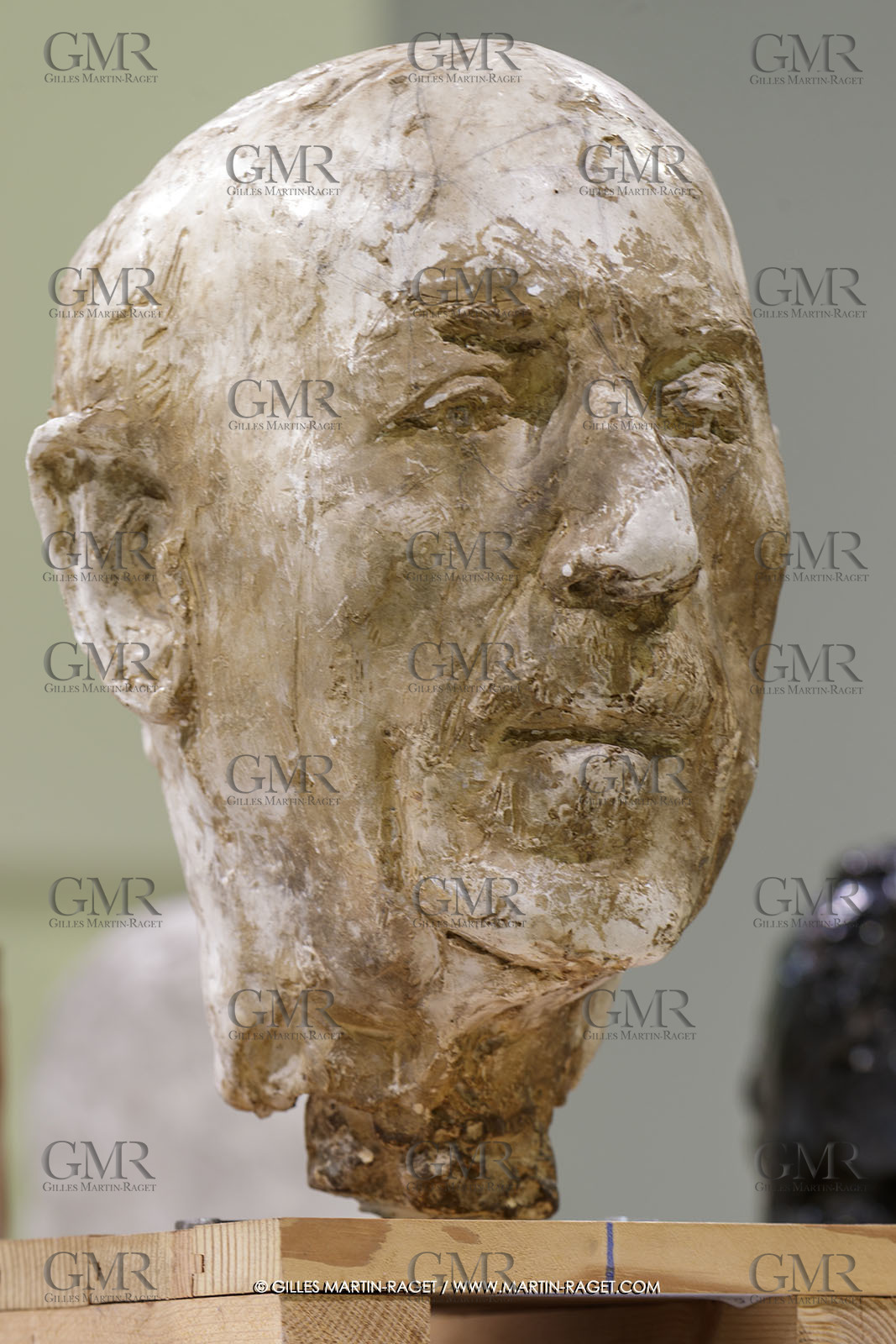 02 05 2023, Paris (FRA), oeuvre de Germaine Richier, Exposition Centre Pompidou 2023,  Buste de Nardone 1947, Plâtre original patiné, 39 x 28 x 31 cm, Collection particulière