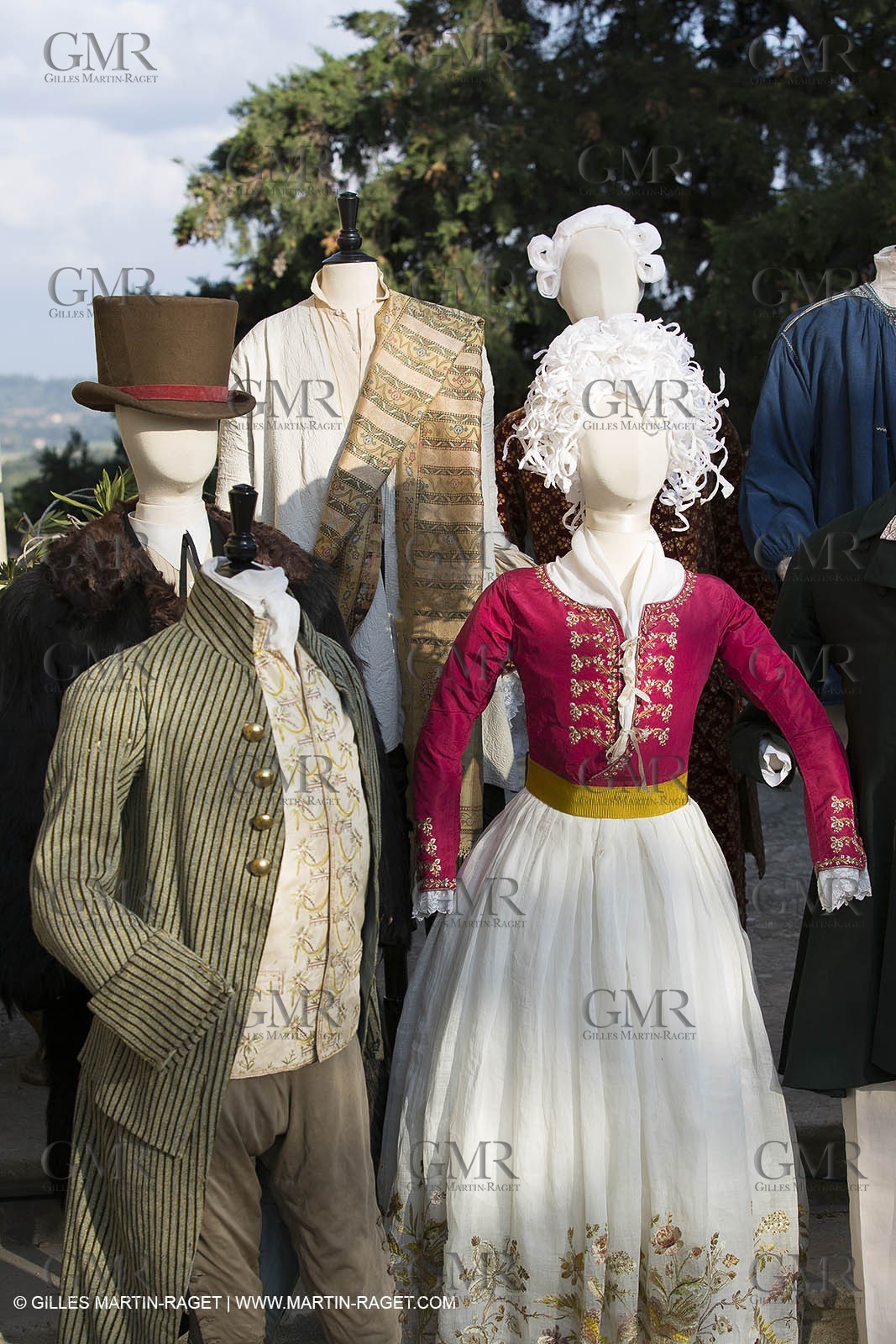 31 10 2013 - Ansouis (FRA,84) - Ansouis castle - Costumes of the exhibit Men costumes