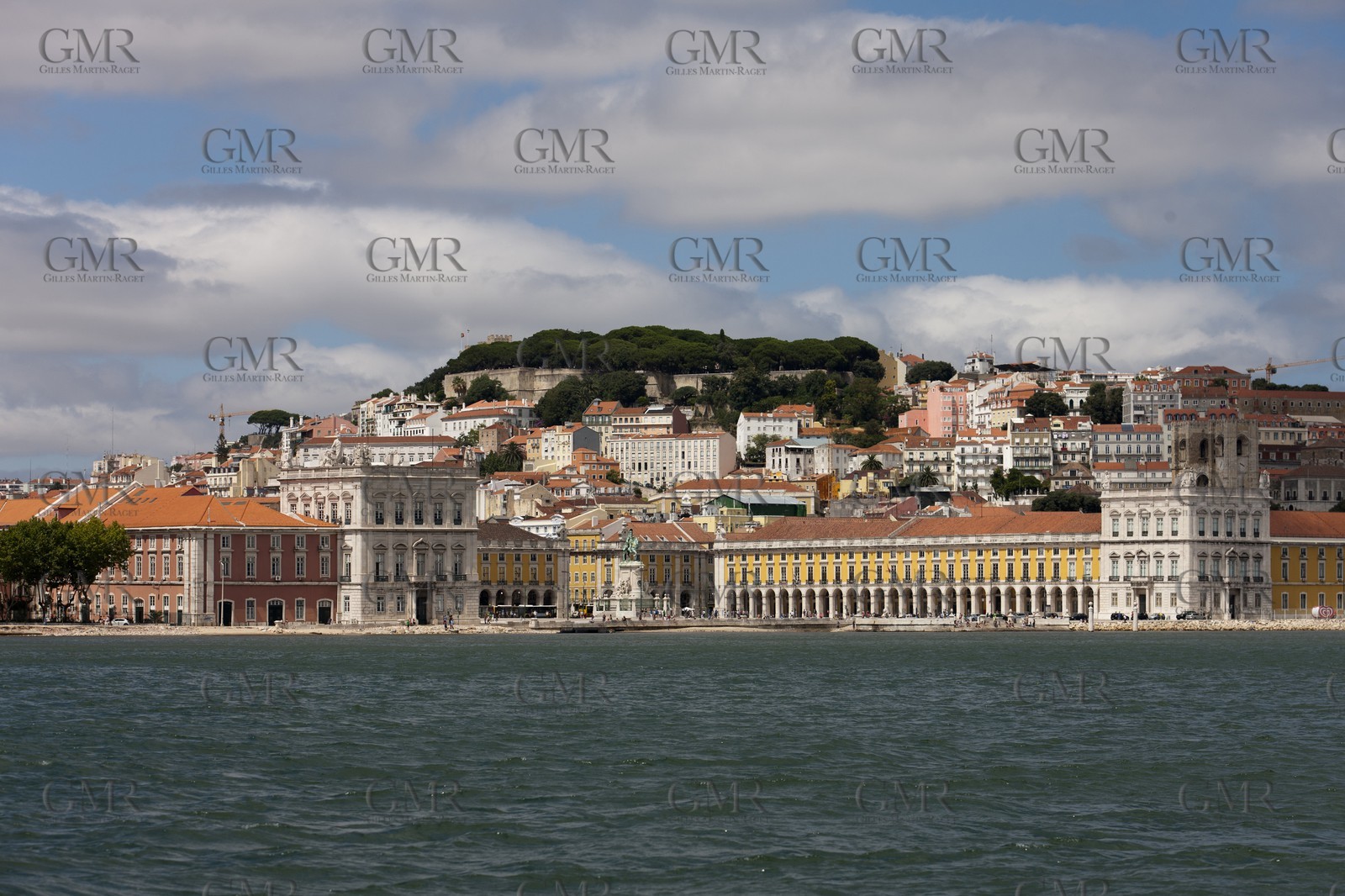 16 07 2011 - Cascais (POR) - 34th America's Cup - AC World Series - Cascais 2011 - Team Korea launch and shakedown