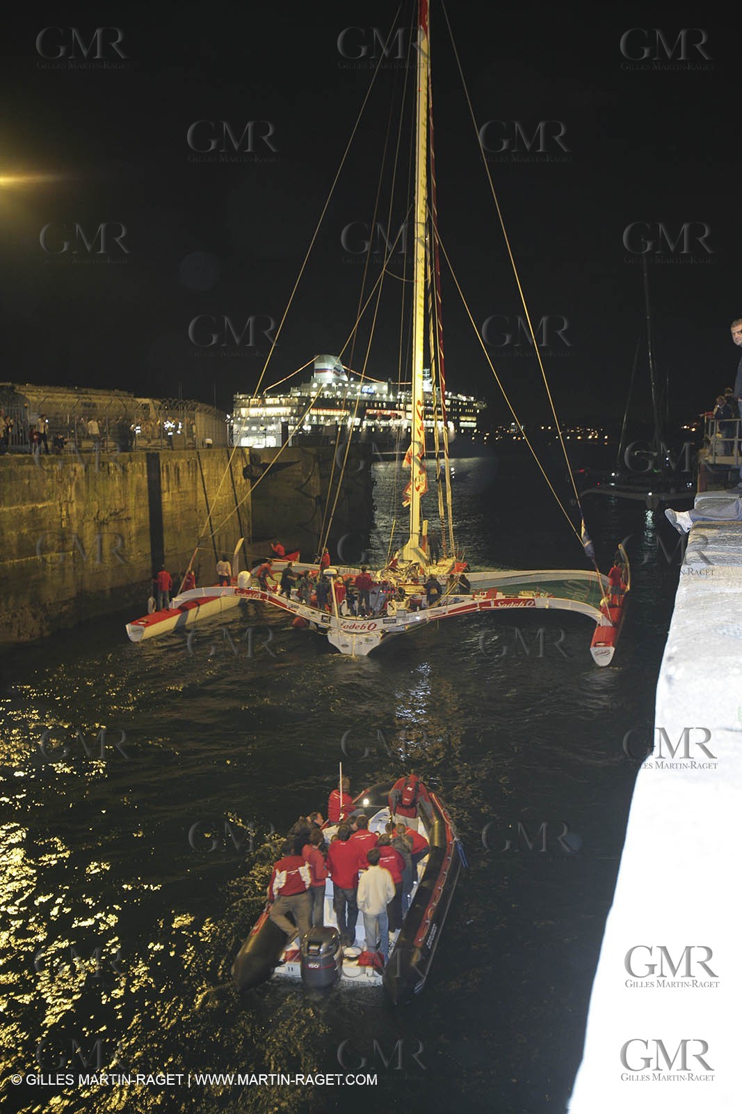 28 10 2006 - Saint Malo (FRA) - Route du Rhum 2006 - Thomas Coville - Sodeb'O - Passage des écluses
