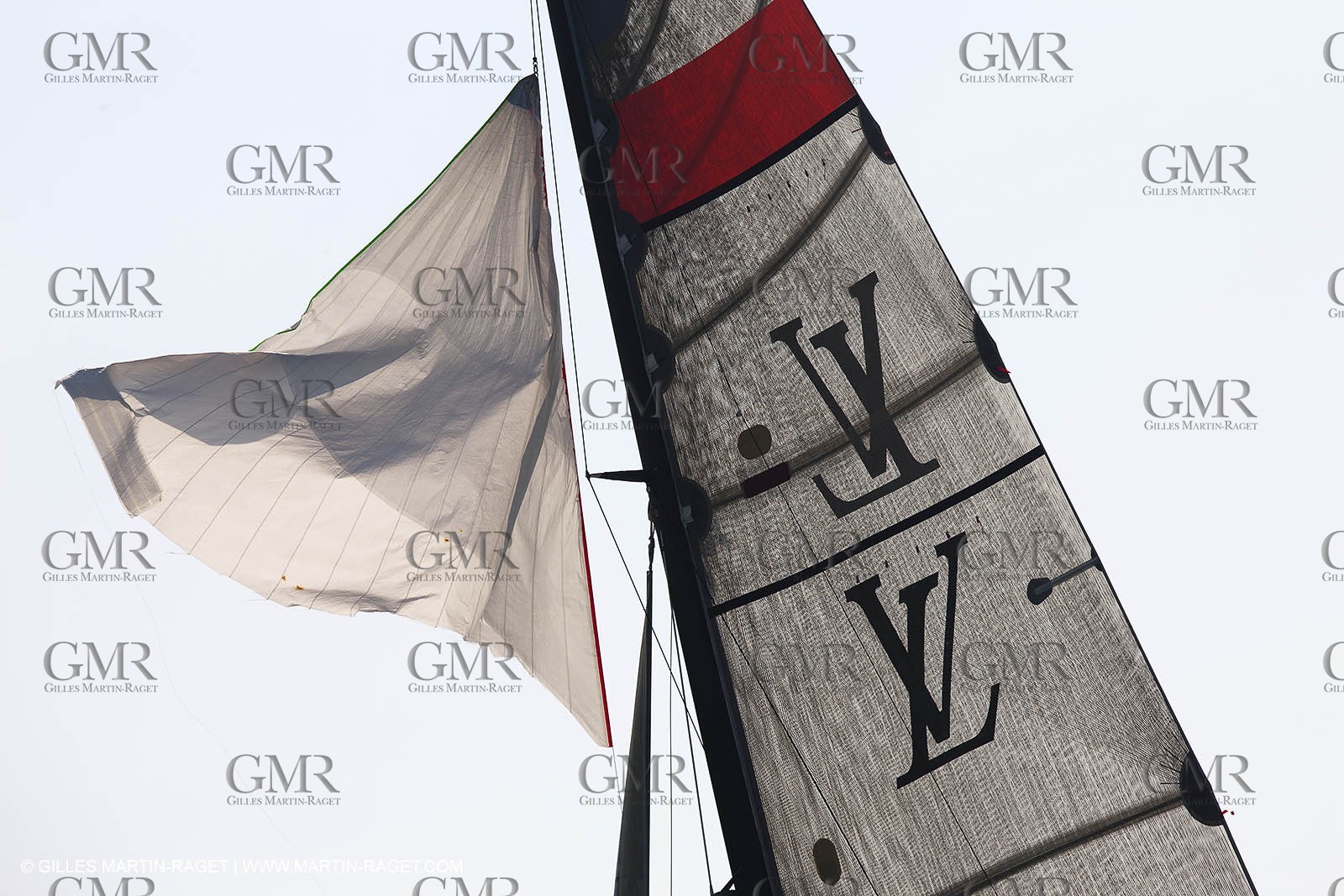 14 11 2010 - Dubai (UAE) - Dubai Louis Vuitton Trophy -  BMW ORACLE Racing - Training - Onboard Vs All 4 one