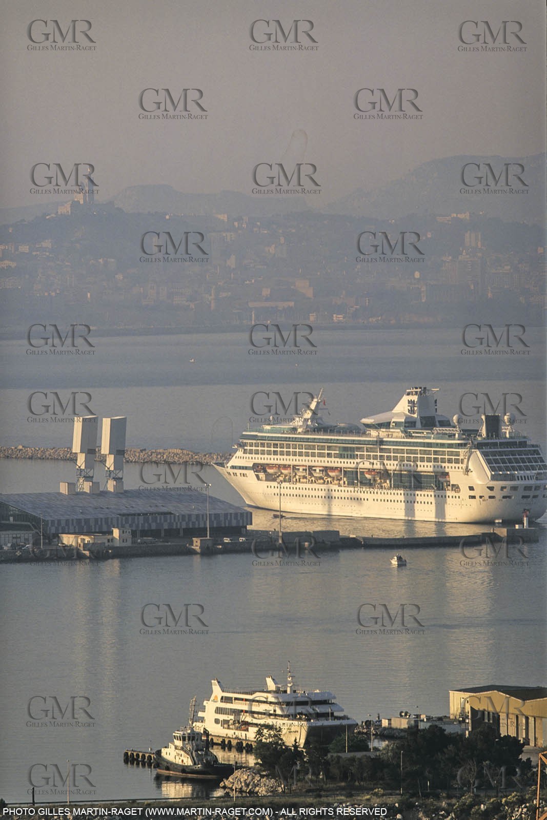 France, Provence, Marseille, Port de commerce, opérations portuaires, métiers de la mer
