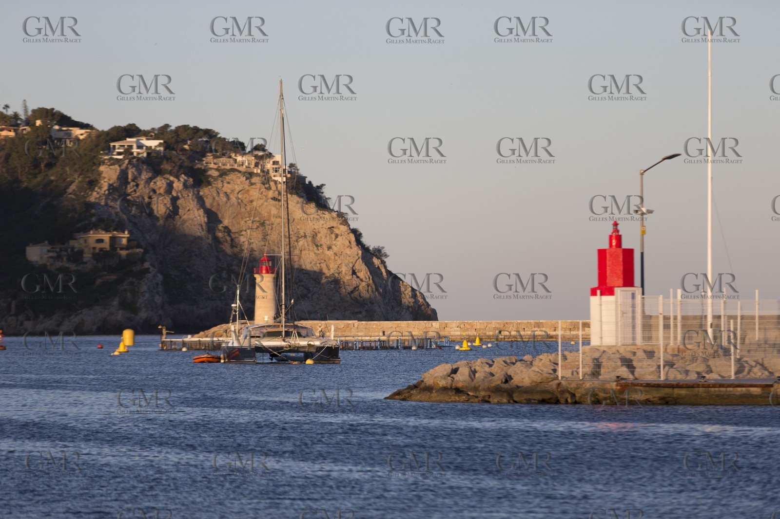 08 04 2015, Andraitx (Isla de Mallorca, Islas Baleares, ESP), Chantier Fountaine-Pajot, Motor Yacht 37